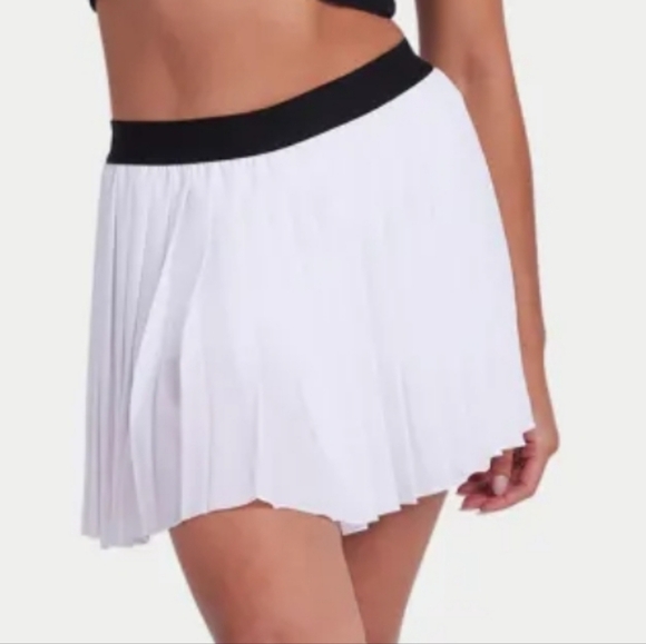 Slazenger Tech Pleat Skort in White with Black Waistband, Size XL - Picture 1 of 13